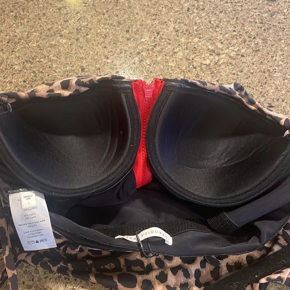 Gorgeous Veronica Beard, leopard swimsuit size large - Picture 7 of 7